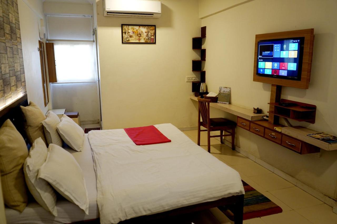 Hotel Krishna Amhedabad Dış mekan fotoğraf