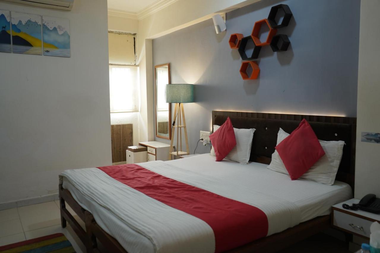 Hotel Krishna Amhedabad Dış mekan fotoğraf