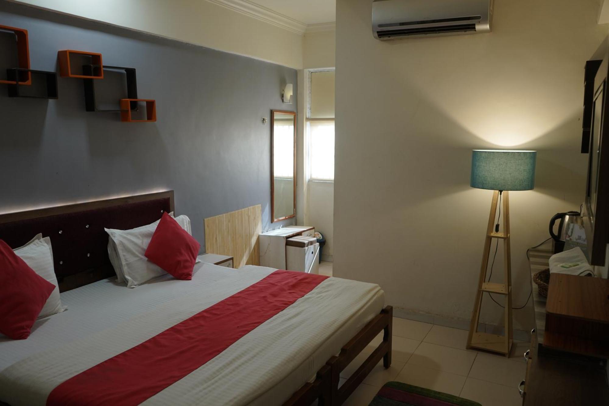Hotel Krishna Amhedabad Dış mekan fotoğraf