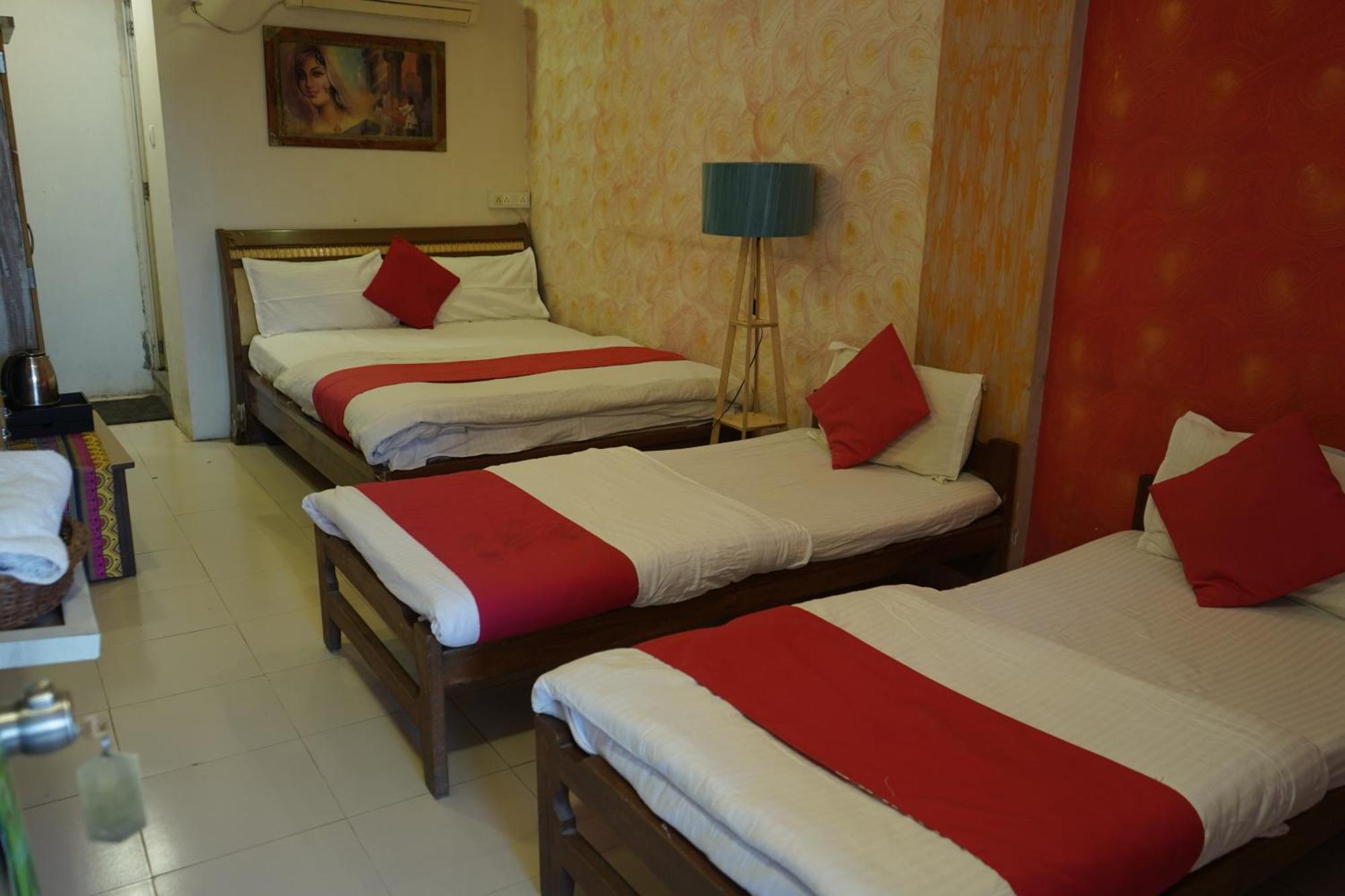 Hotel Krishna Amhedabad Dış mekan fotoğraf