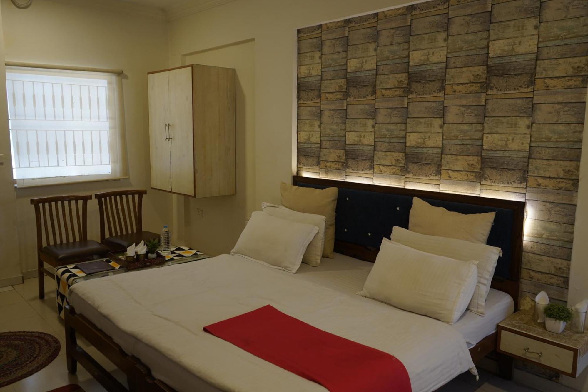 Hotel Krishna Amhedabad Dış mekan fotoğraf