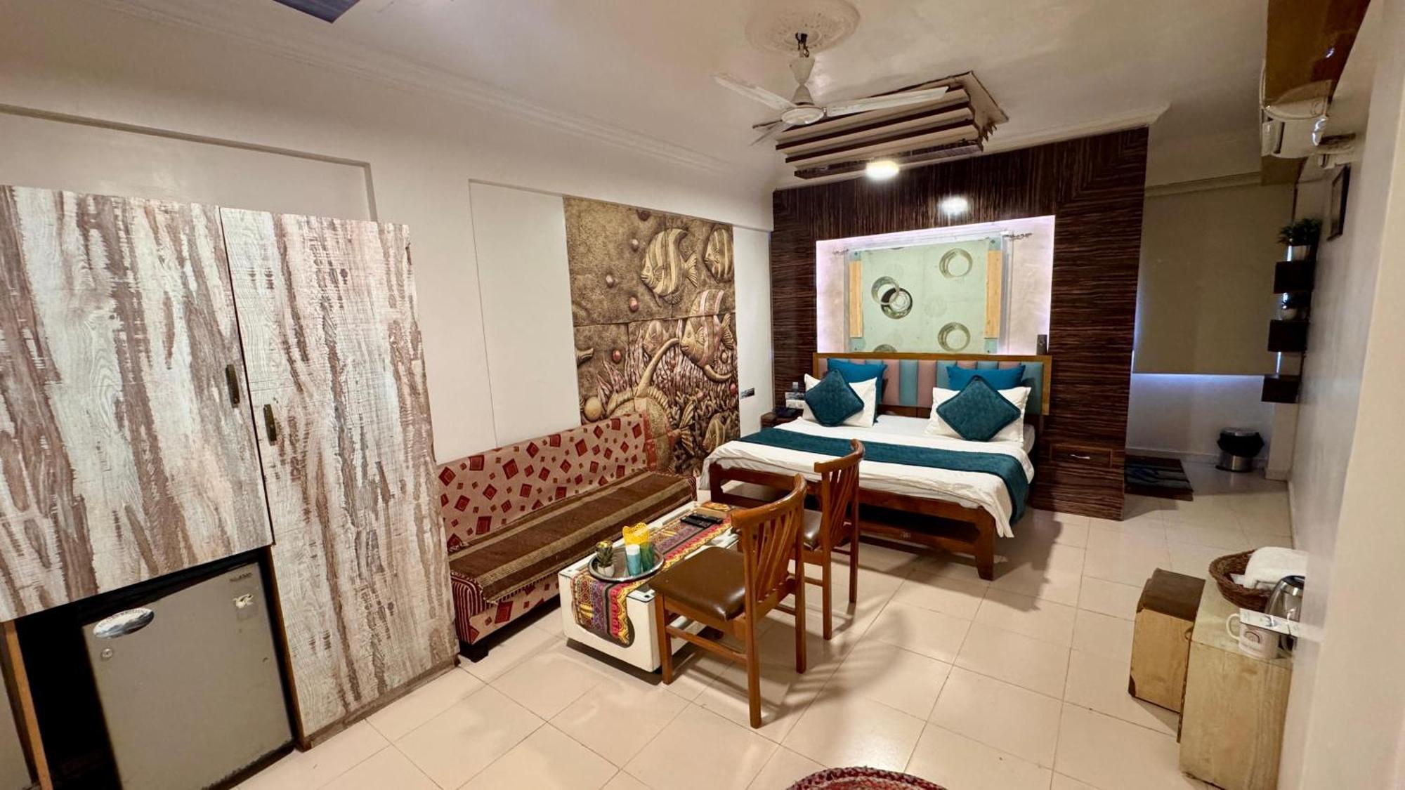 Hotel Krishna Amhedabad Dış mekan fotoğraf